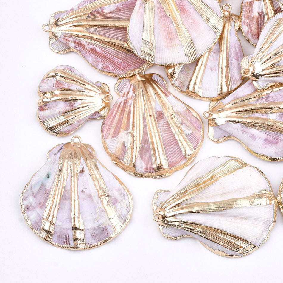 Electroplated Clam Shell Pendant with Gold Details 32mm, 3pcs