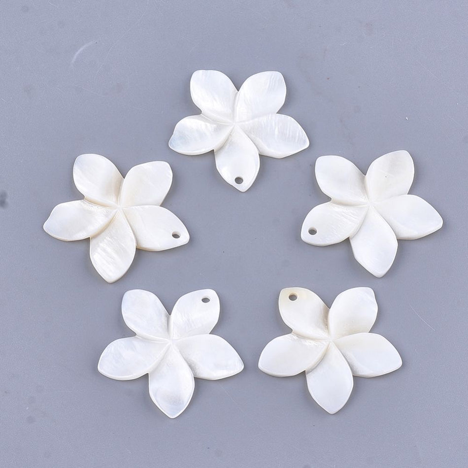 Mother of Pearl Flower Pendant 31mm, 2pcs