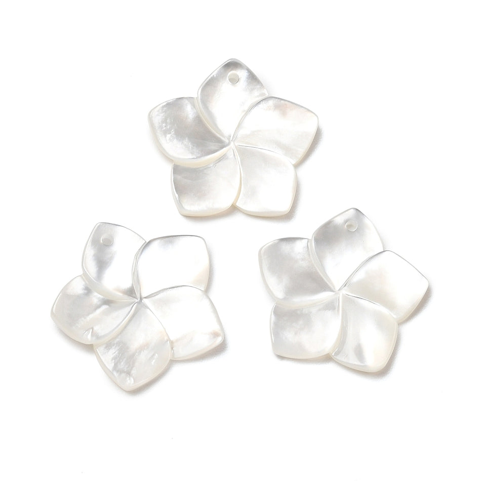 Mother of Pearl Flower Shell Pendant 18mm, 1pcs