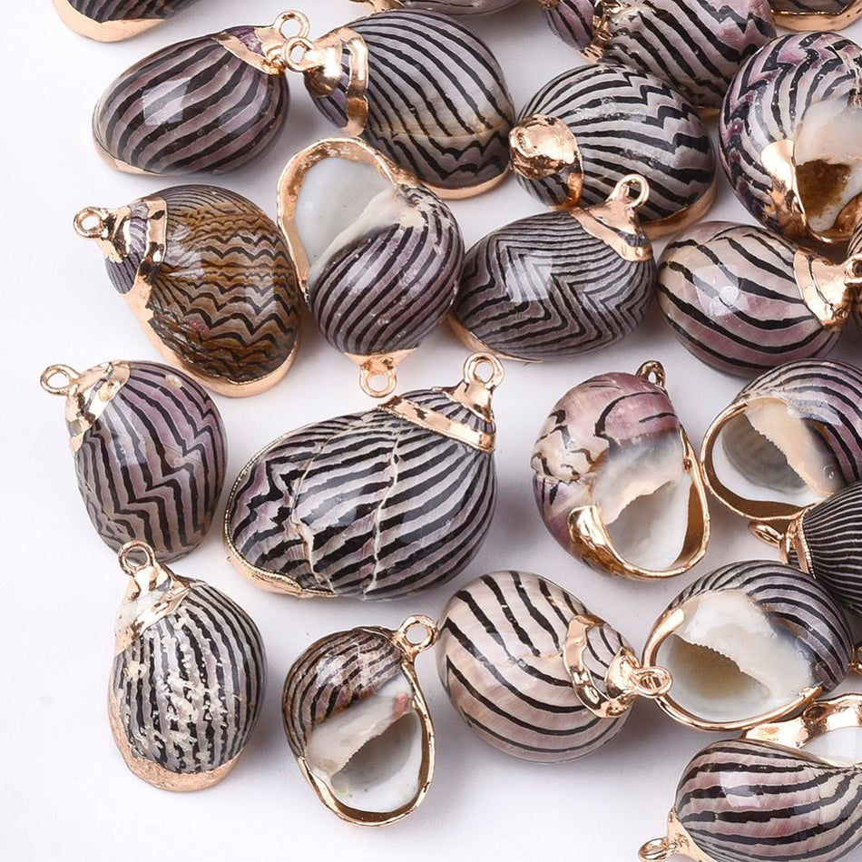 Black Stripes Spiral Shell Pendant 20mm, 4pcs