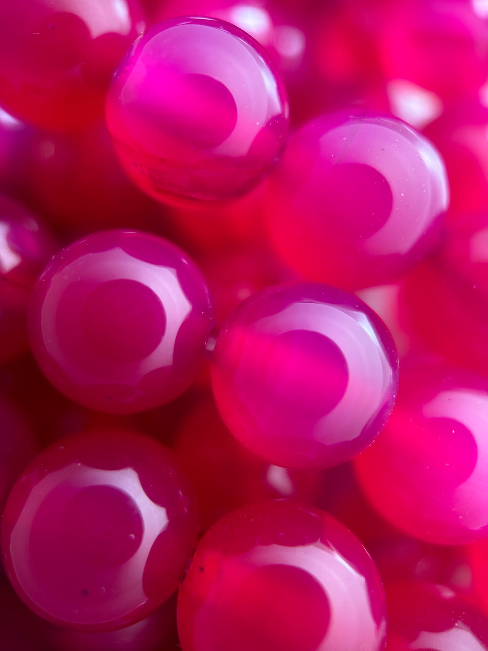 Magenta Round Agate Strand, 10mm