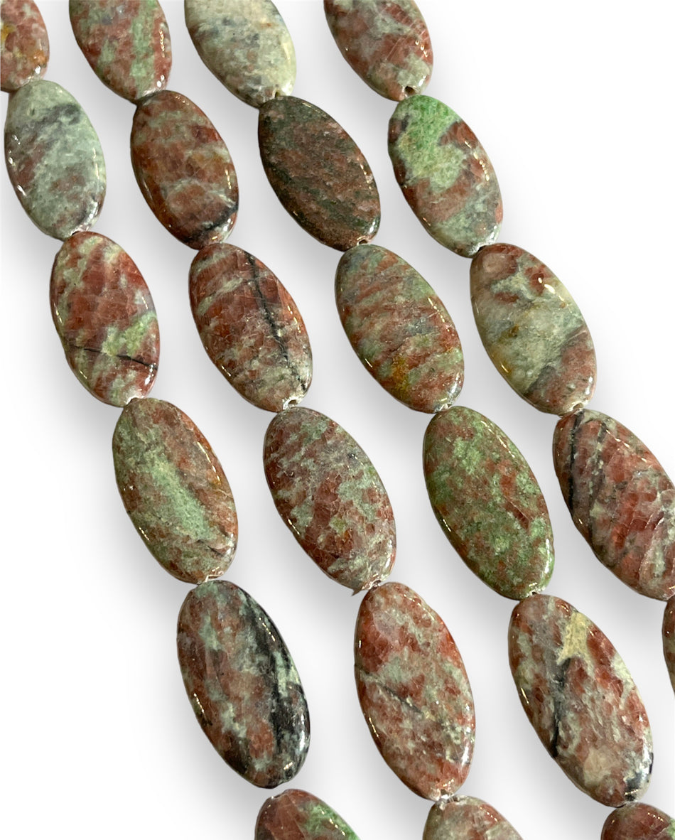 Green Oval Gemstone Strand, 40mm