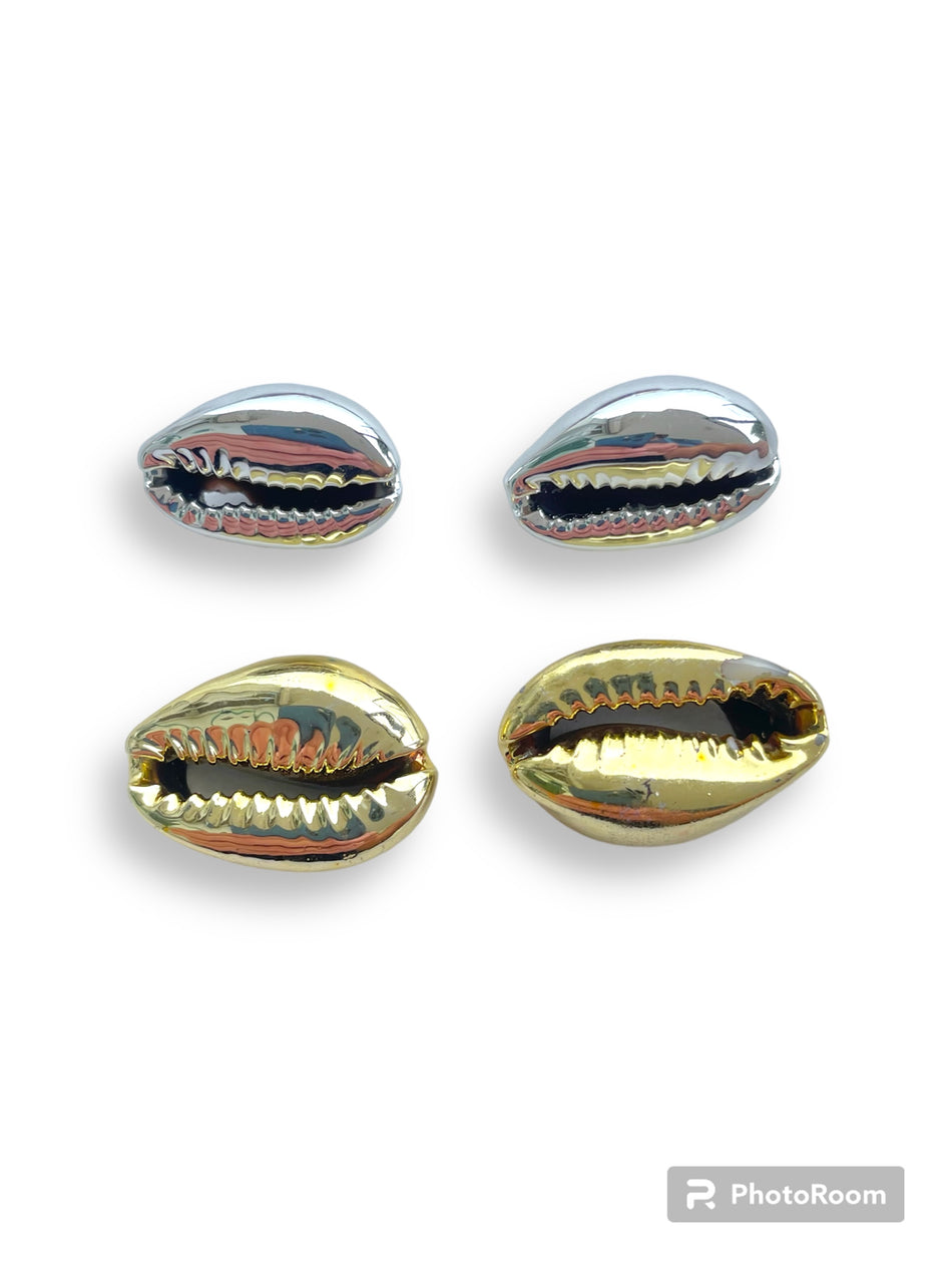 Gold & Silver Plastic Shells, 4pcs