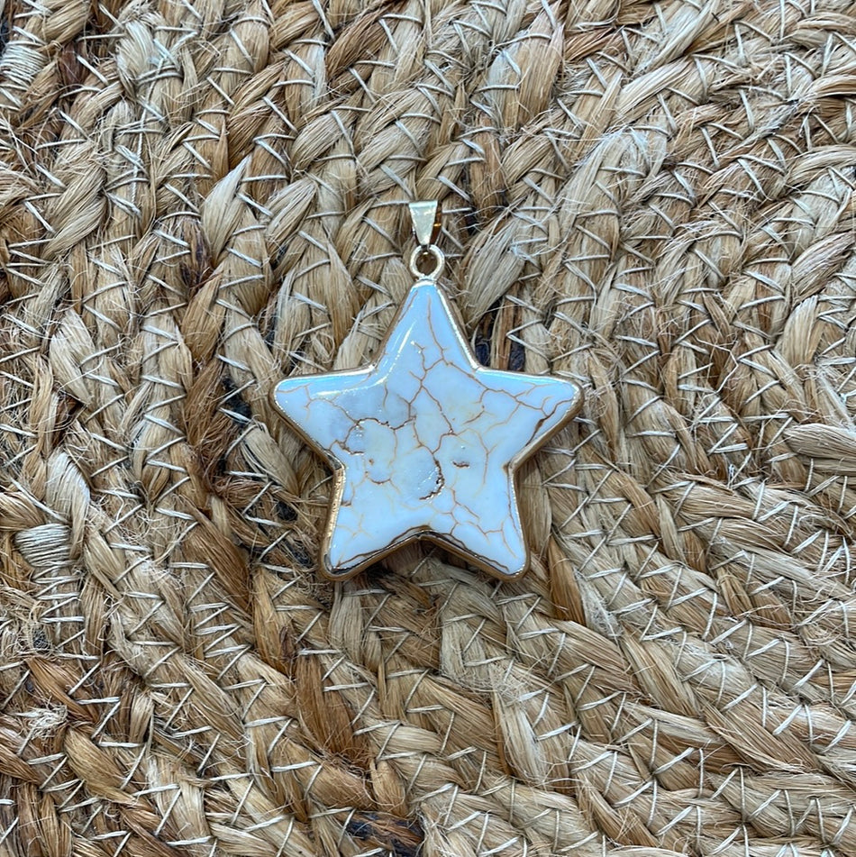 Estrella Howlite